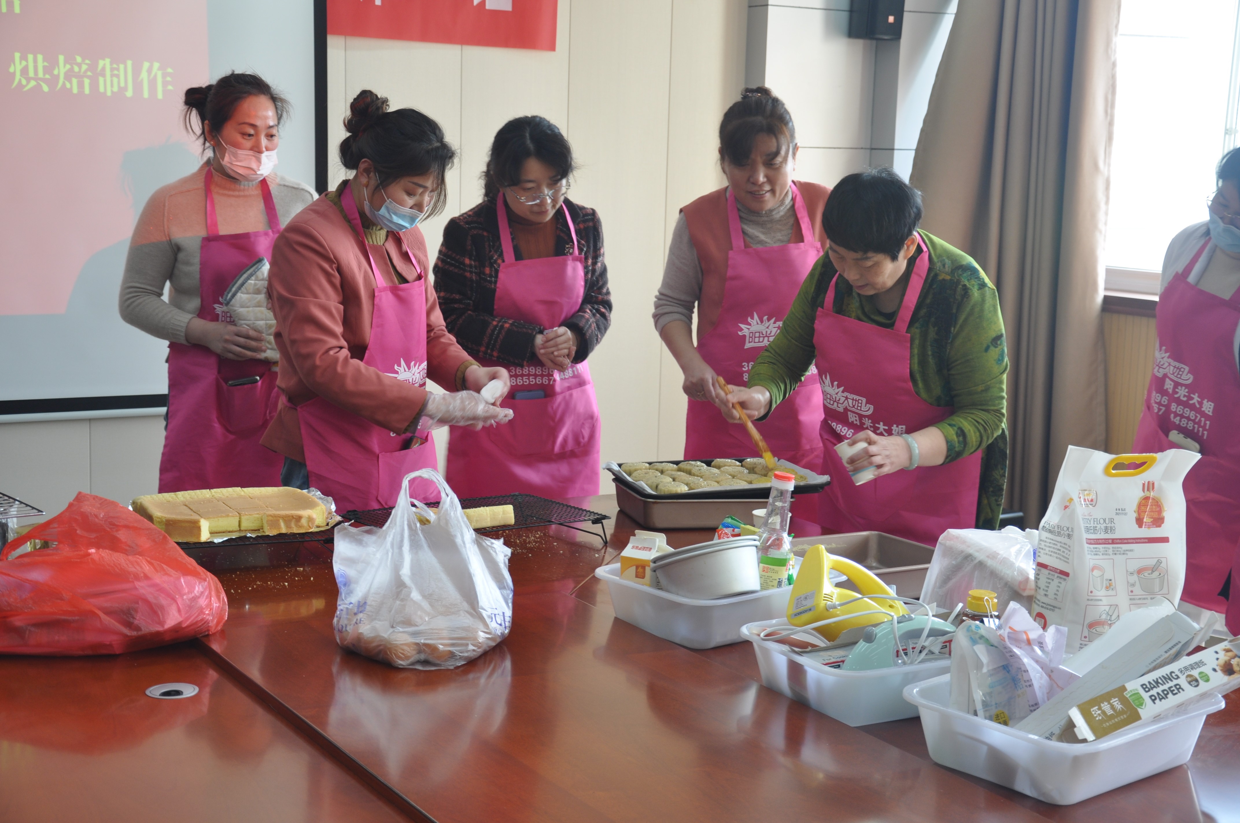 春风礼赞迎“三八” 暖心烘焙展风采——枣庄市档案馆举行庆祝“三八妇女节”系列活动